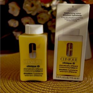 Clinique Dramatically Different Moisturizing Lotion - Yellow